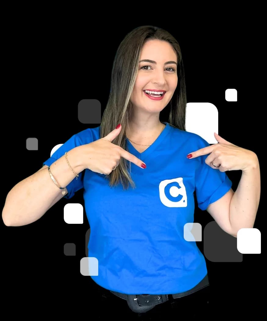 Talita, consultora Meu Consig, sorrindo de camisa azul